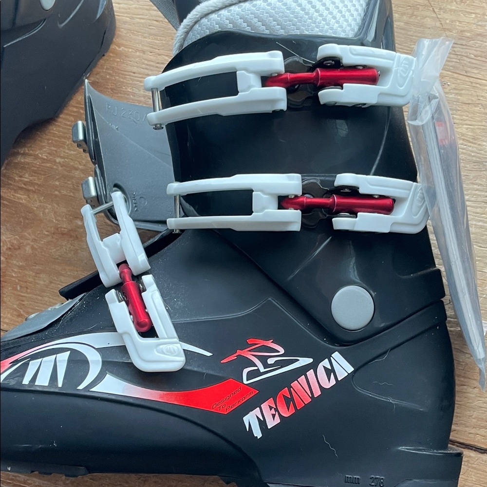 Tecnica Kids Black and Red Ski Boots